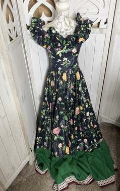 Vintage SG Gilbert Prairie Floral Dress Size 8 Full Sweep Skirt Victorian USA